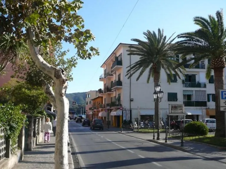Hotel La Terrazza Sul Mare - Elba Affitti Porto Azzurro Affittacamere